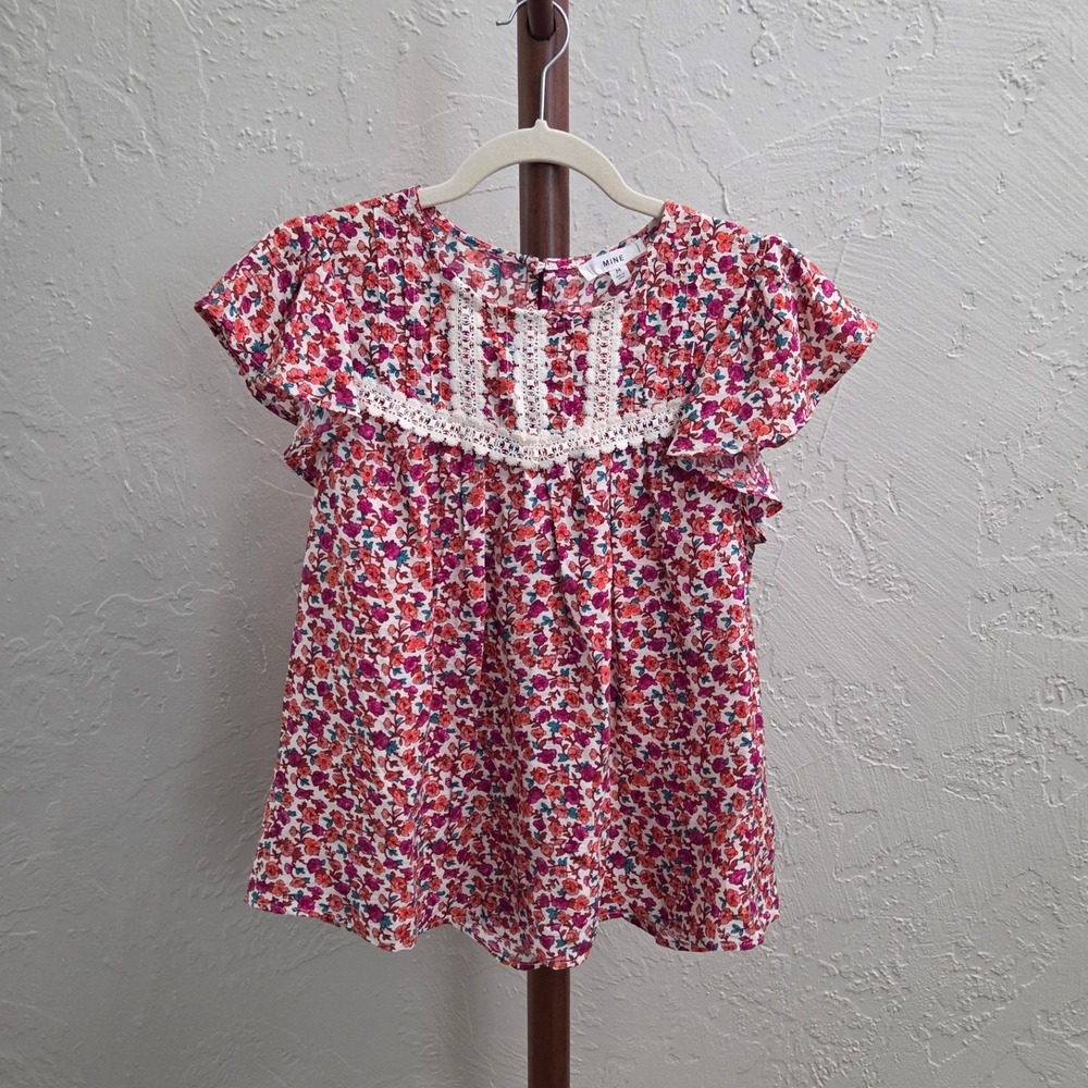 T217. Floral Flutter-Sleeve Crochet Trim Blouse